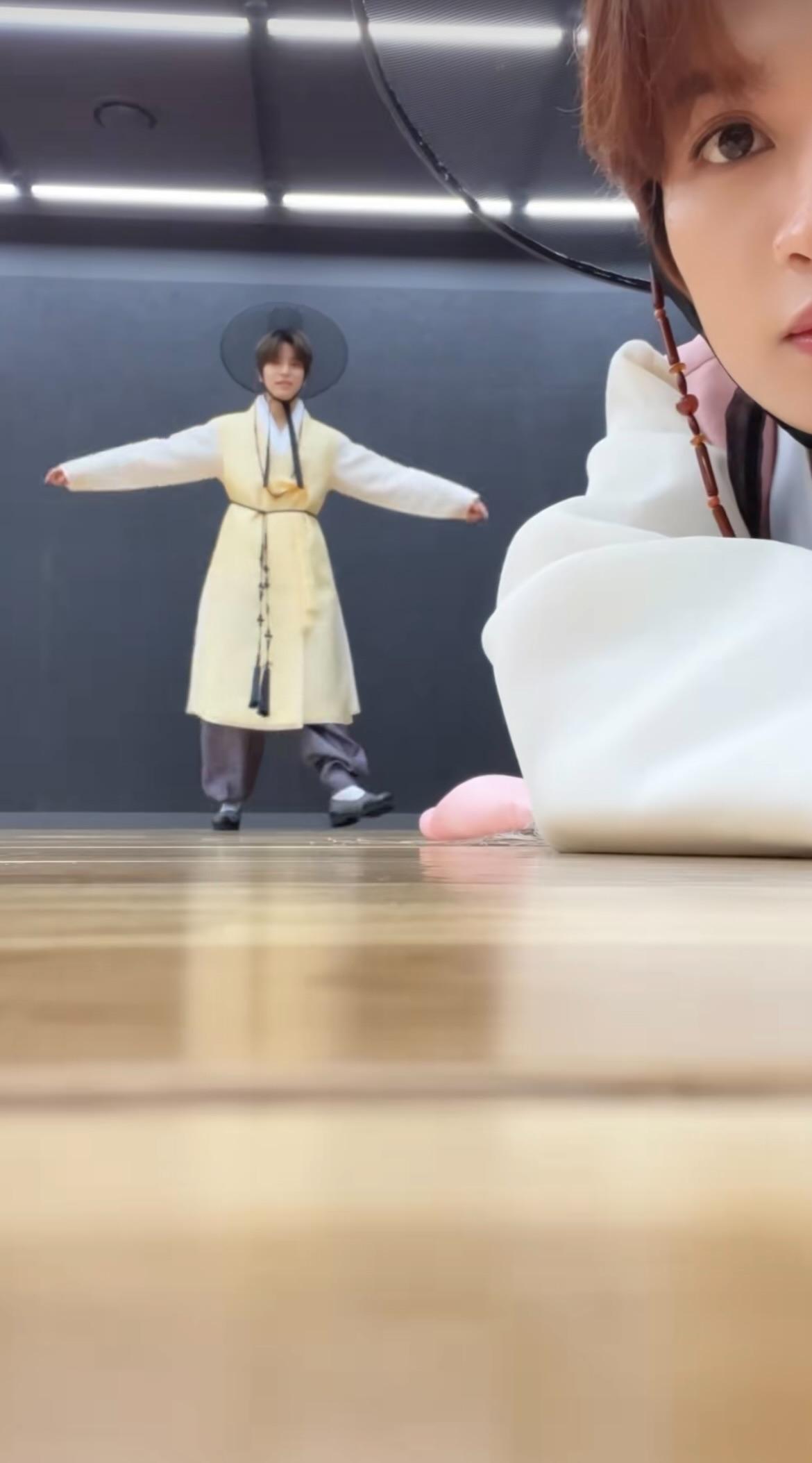 SHOCKING: The Unfolding Truth Behind Stray Kids Obsession – See More!