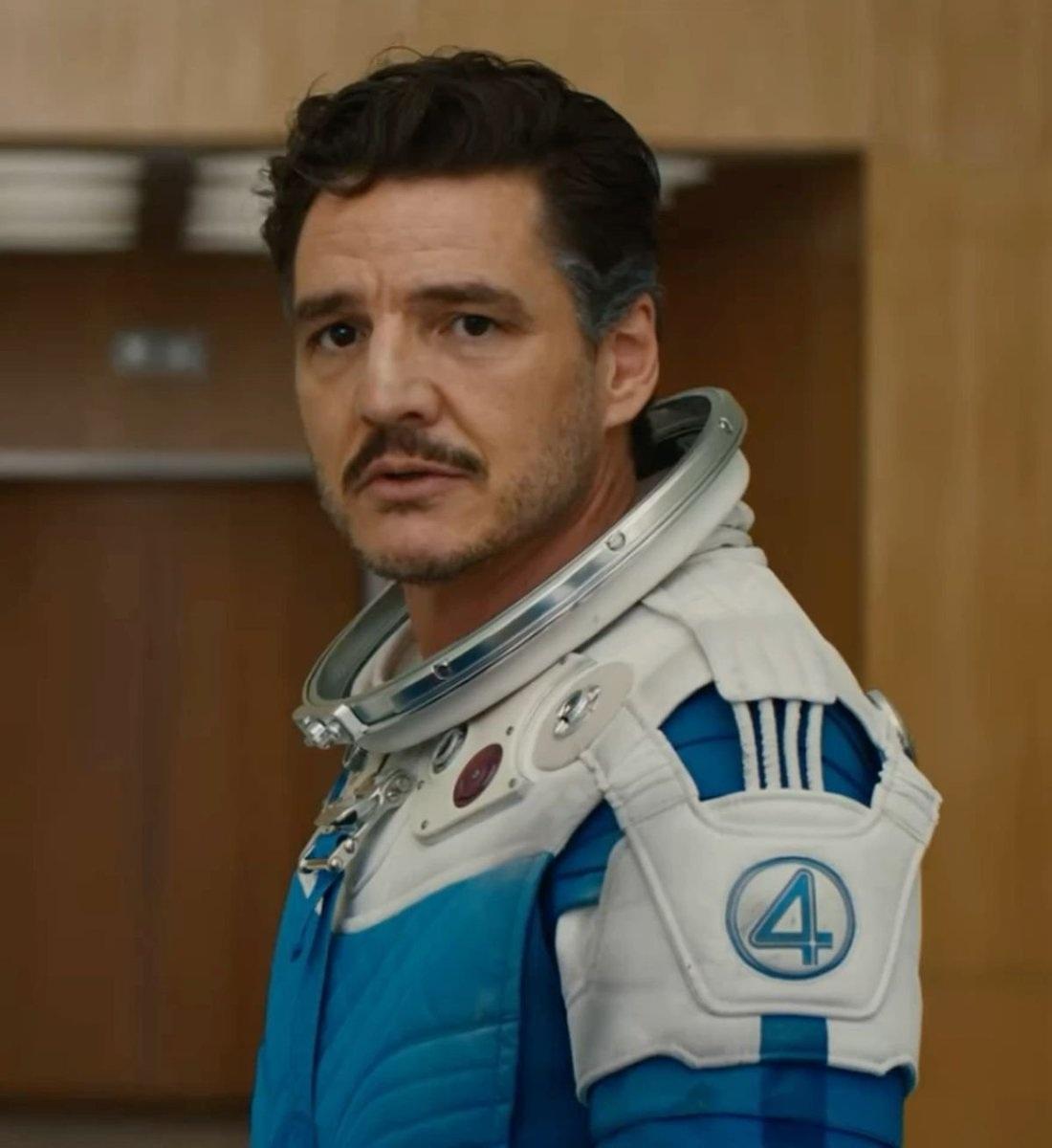 Pedro Pascal: The Cult of the Charming Man – Is He Leading Us Astray? 